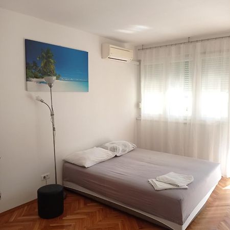 Pretty Big Double Bed Room With Balcony Split Buitenkant foto