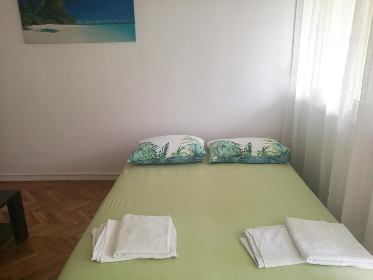 Pretty Big Double Bed Room With Balcony Split Buitenkant foto