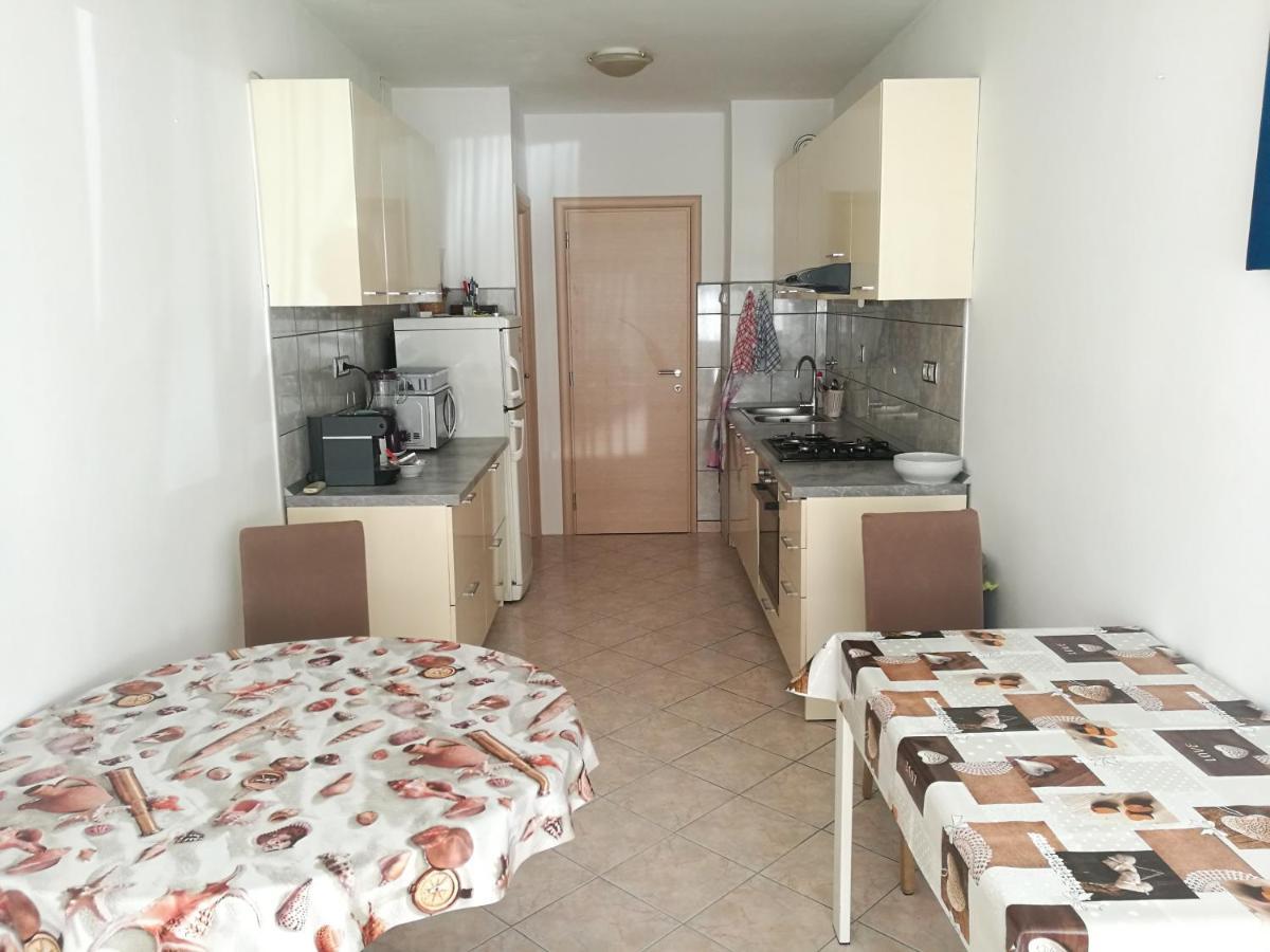 Pretty Big Double Bed Room With Balcony Split Buitenkant foto